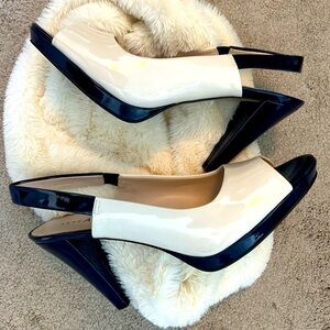 SHOES Bargain fashionista; meet your new BFF.Shop the closet🔥fashion designers…